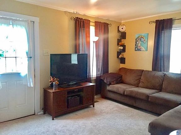 5th image of 302 Lily St