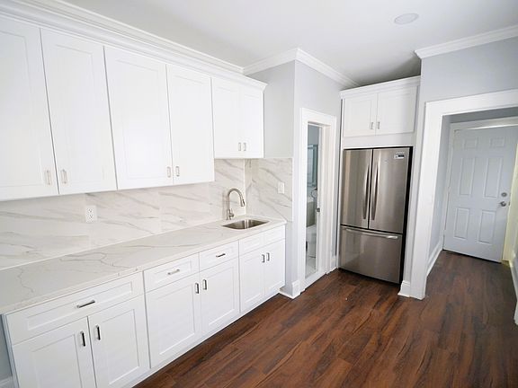 2nd image of 56 Hobart Pl APT 8