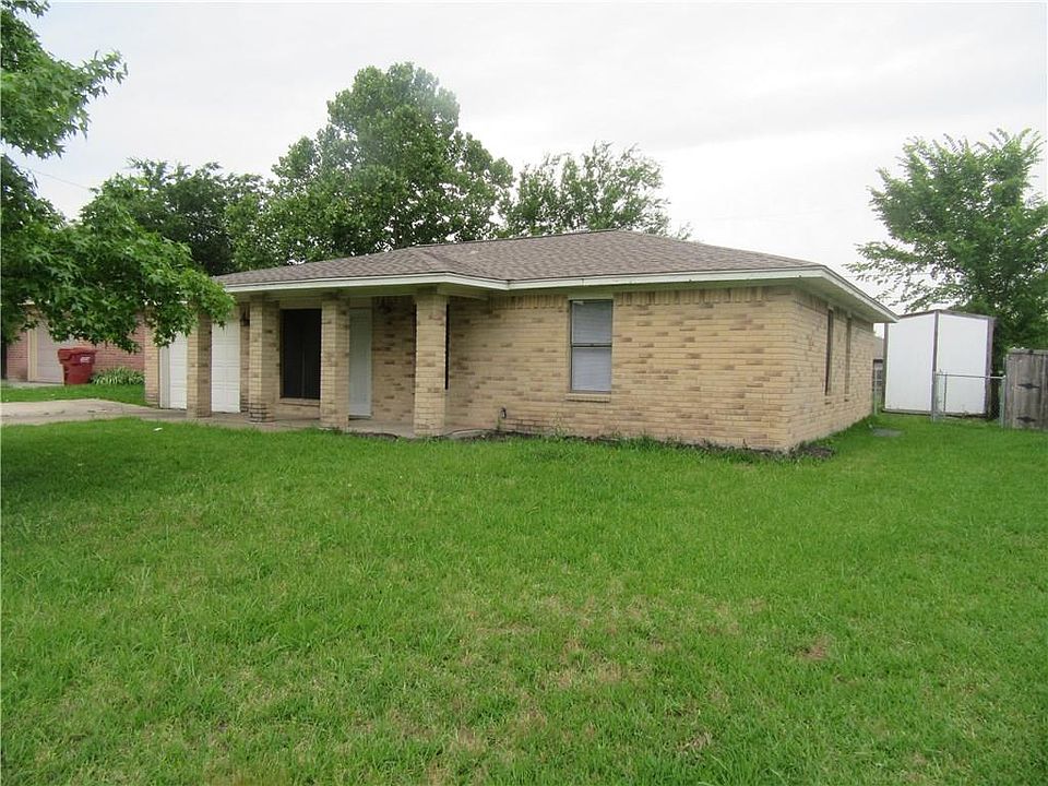 1st image of 708 Oak Grove Ln