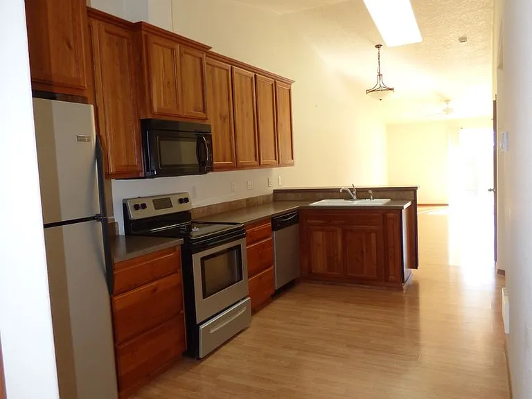 619-621 S Broad St — Photo 20