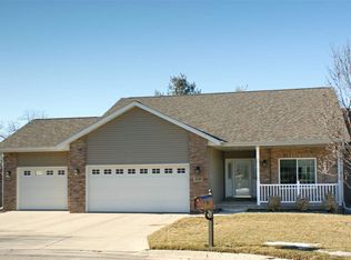 330 Norris Ct, Waterloo, IA 50701