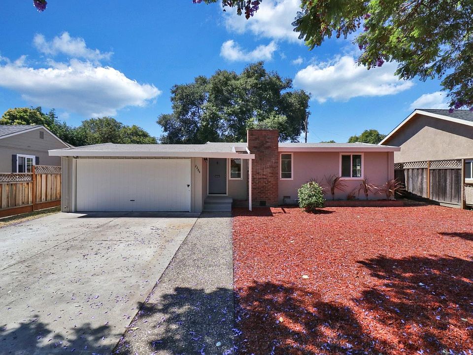 1st image of 2284 Woodland Ave