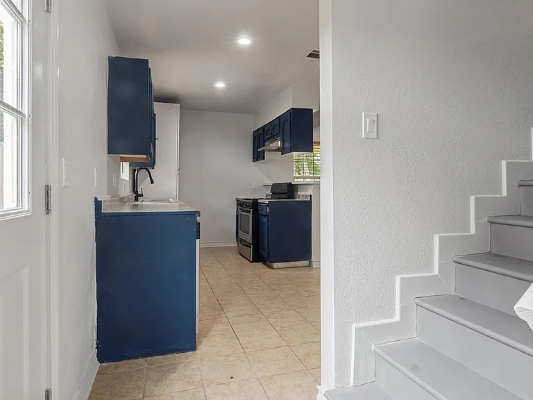 4505 Cochran St — Photo 9