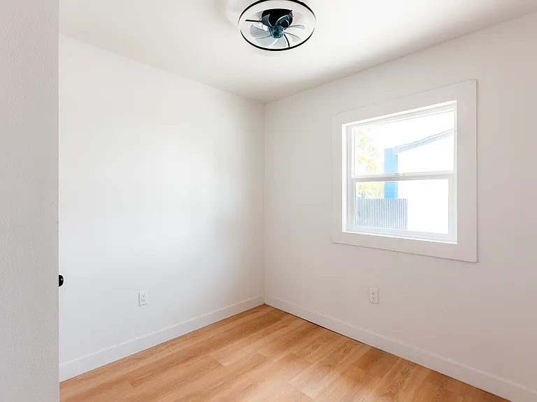 784 E Walton St #B — Photo 12