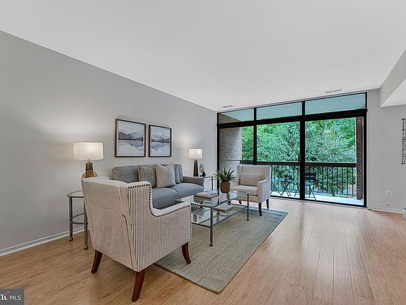 4th image of 1621 Parkcrest Cir APT 201