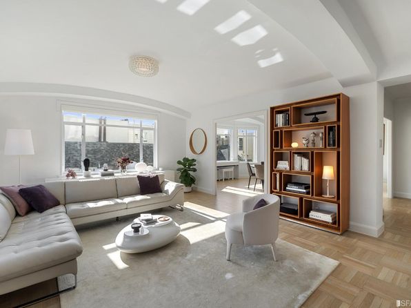 2100 Green St APT 302