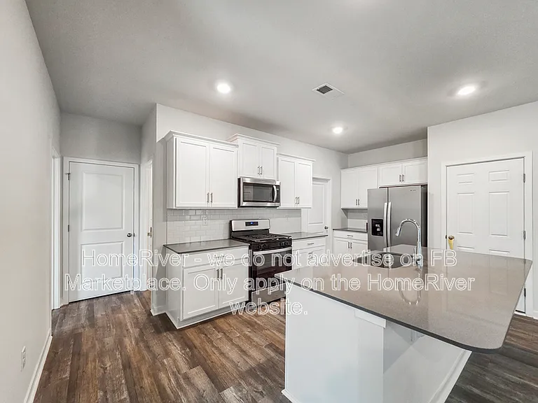 651 13th Avenue Dr NE — Photo 11
