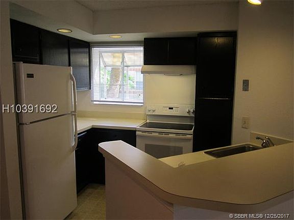 5th image of 3310 Pinewalk Dr N APT 1812