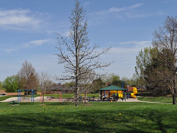 Walk to Lonesome Pine Park