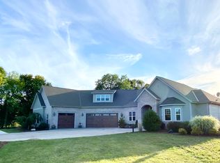 5209 Fox Hollow Dr, Hartford, WI 53027