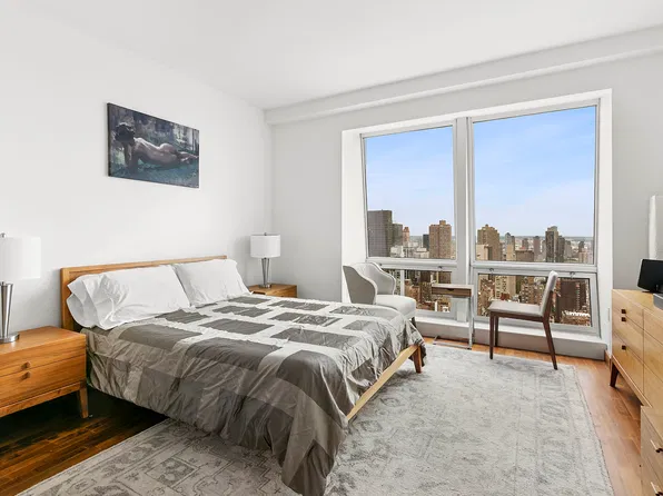 400 5th Ave APT 44C, New York, NY 10018