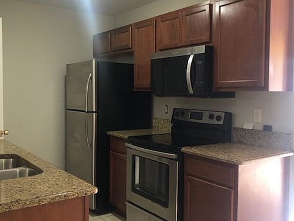 4th image of 2513 Princeton Ave