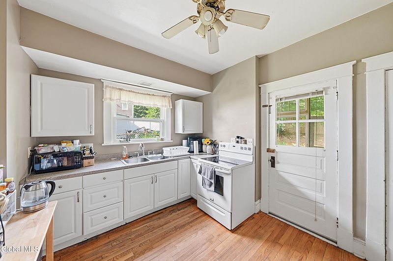 4th image of 27 Excelsior Avenue