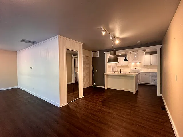 3 bed, 1400 sqft, $3,250 — Photo 3