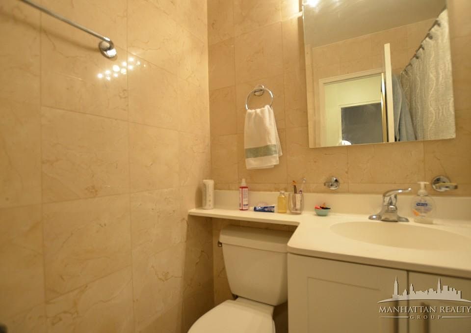 2nd image of 456 W 37th St Frnt 1