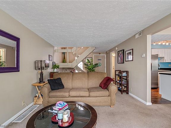 5th image of 193 Deepwood Dr
