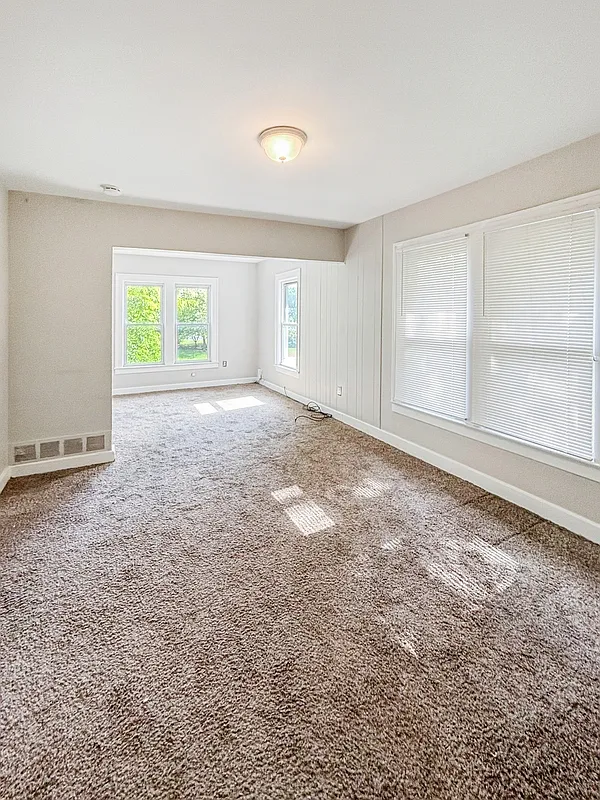 2 bed, 1.0 bath, 825 sqft, $1,100 — Photo 2