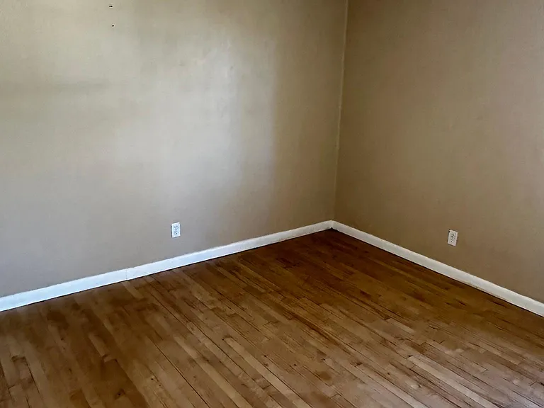 1252 Pine St — Photo 3