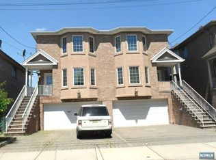 323A 3rd St #A, Palisades Park, NJ