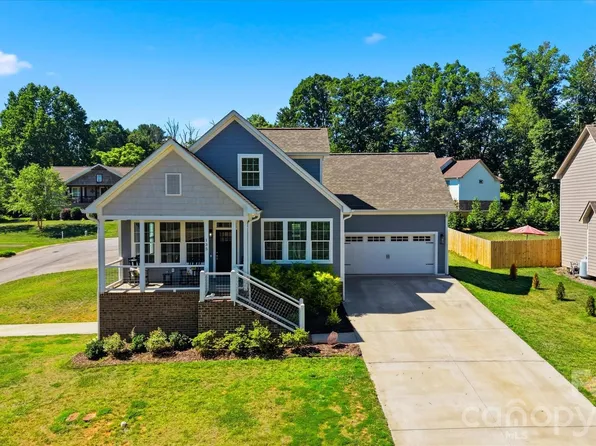 135 Maplewood Ct, Hudson, NC 28638
