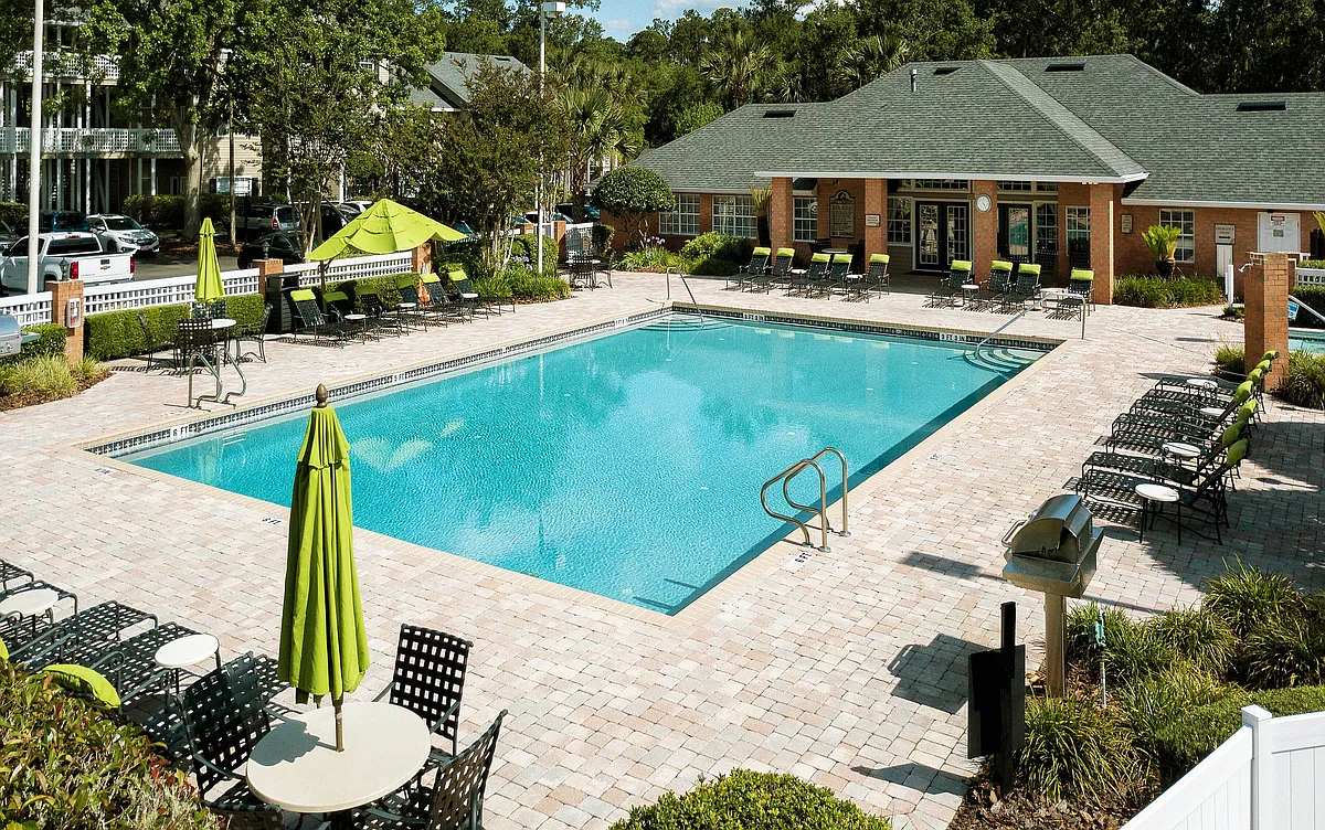 Building Photo - Lake Crossing Apartments