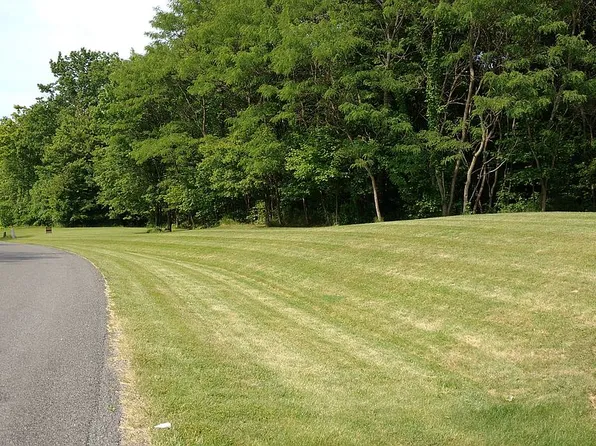 11254 Rolling Meadows Dr, Garrettsville, OH 44231