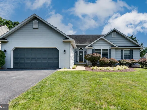 111 Fairway Dr, Reading, PA 19606