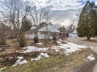 1031 E Donges Rd, Bayside, WI 53217