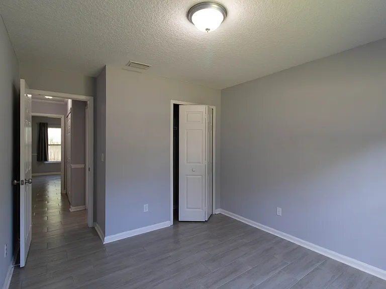 236 Clover Ct — Photo 34