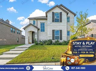 424 Country Meadows Blvd, Waxahachie, TX 75165