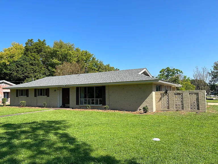 2145 Carter Hill Rd — Photo 1