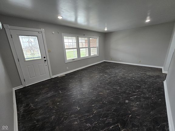 3rd image of 6250 Maple Lawn Rd