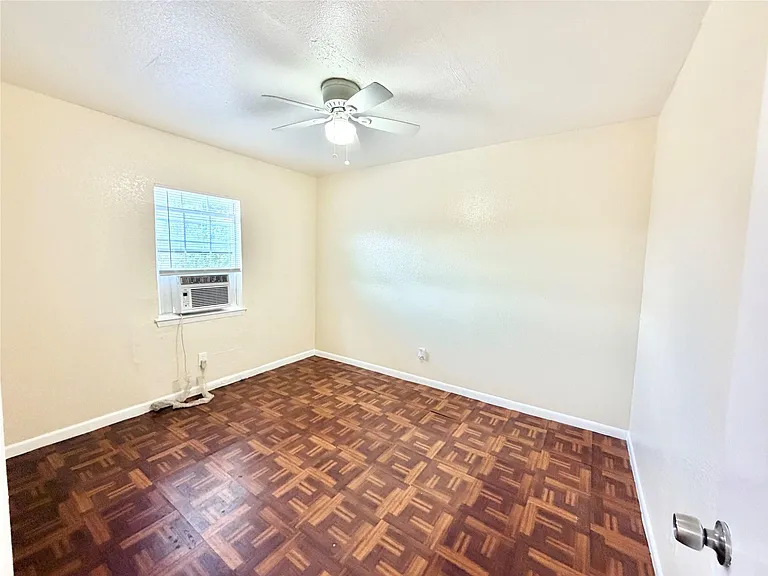6257 Manor Rd #B — Photo 29