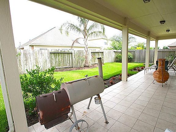 PLENTY OF ROOM TO BBQ WITH FRIENDS