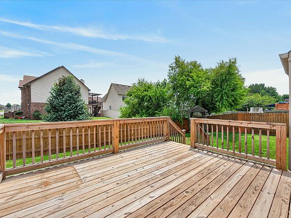 5th image of 1484 Apache Way