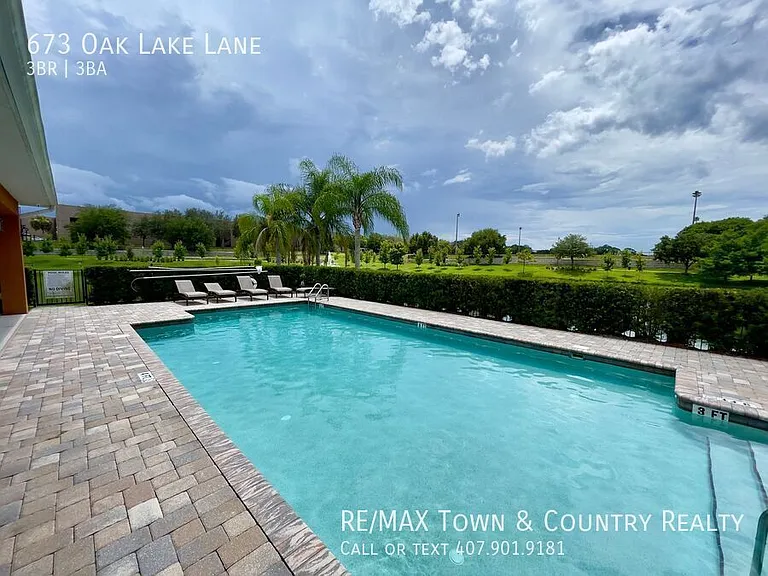 673 Oak Lake Ln — Photo 32