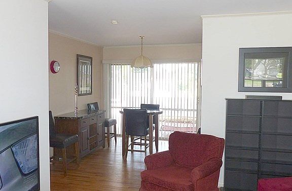 3rd image of 804 Dobbs St