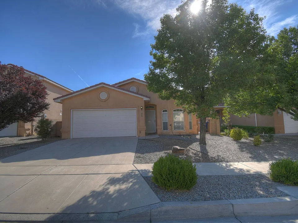 908 Tumulus Dr NW