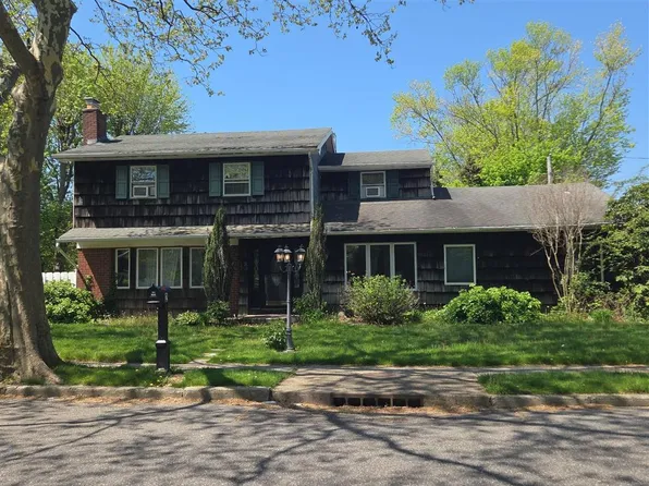 2 Bartel Dr, Greenlawn, NY 11740