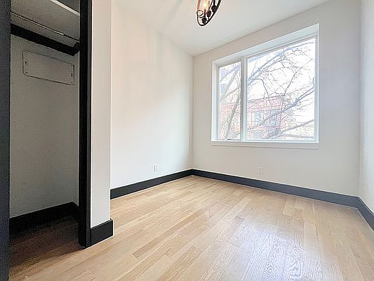 5th image of 244 Hawthorne St APT 3F