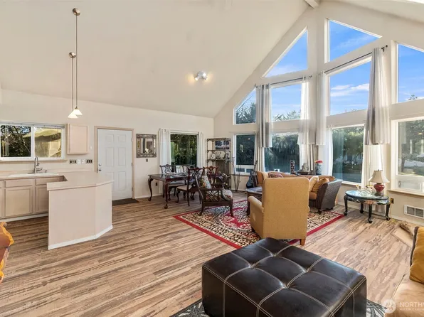 520 Inlet Avenue NW, Ocean Shores, WA 98569