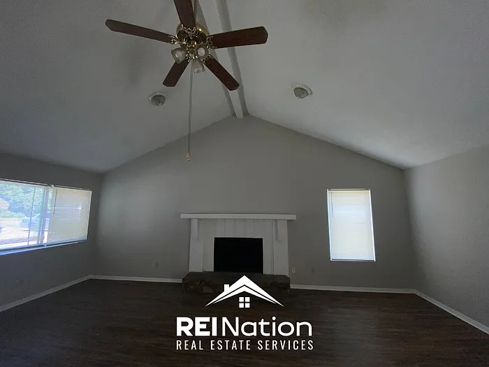 3 bed, 2.0 bath, 1500 sqft, $1,375 — Photo 2