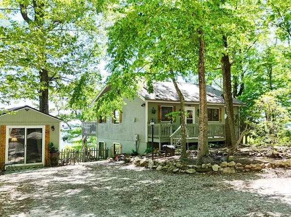 518 Rhododendron Rd, Hillsville, VA 24343