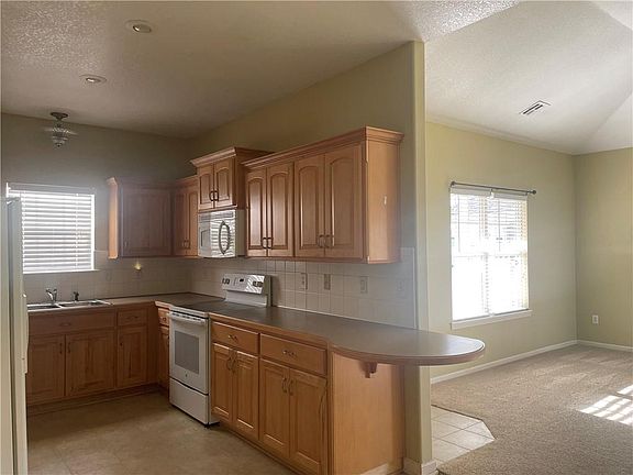 5th image of 2107 N 114th St