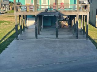984 S Stingaree Dr, Crystal Beach, TX 77650