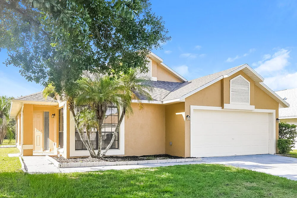 3 bed, 2.0 bath, 1425 sqft, $2,530 — Photo 3
