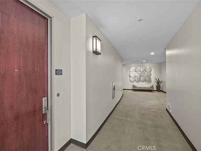 402 Rockefeller #305 — Photo 3