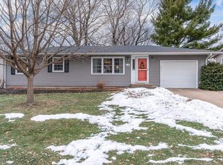 114 N 9th St, Eldridge, IA 52748