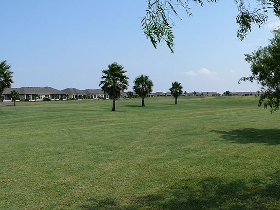 overlooks the 1st fairway 