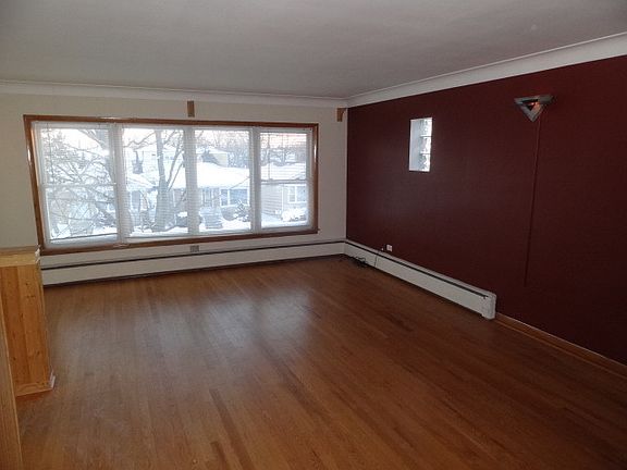 5th image of 5752 W Montrose Ave